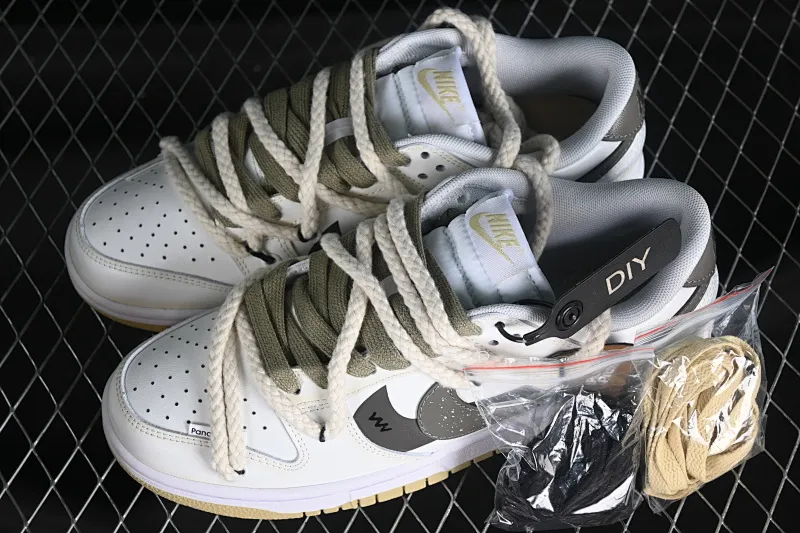 All categories Nk SB Dunk series Nk SB Dunk Low low-top sneakers Nk Dunk Low Panda Prank-Street Racing Flying Cloud Top SB strap low-top casual sneakers DV0833-100